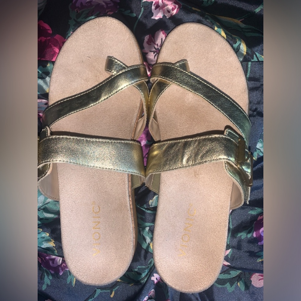 *Vionic Carmela Leather Strappy Sandals